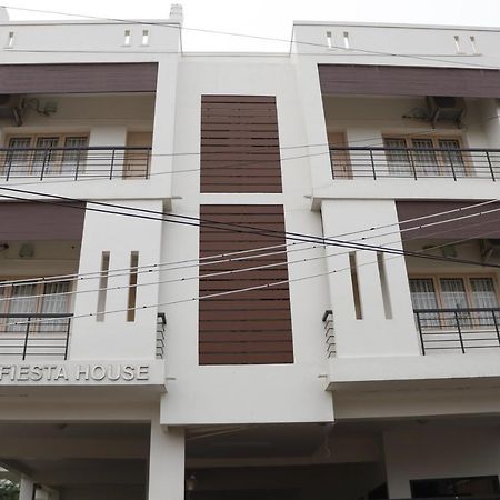 Fiesta House Pallikaranai Madrás Exterior foto